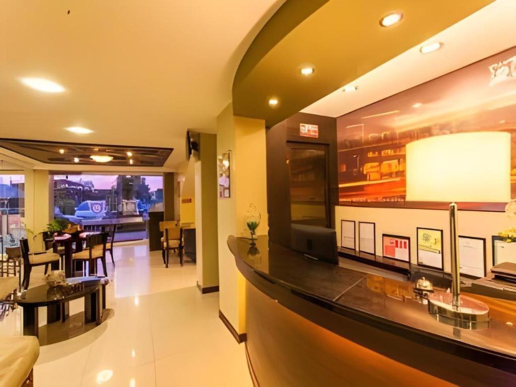 L Square Hotel Tarlac City Exterior photo